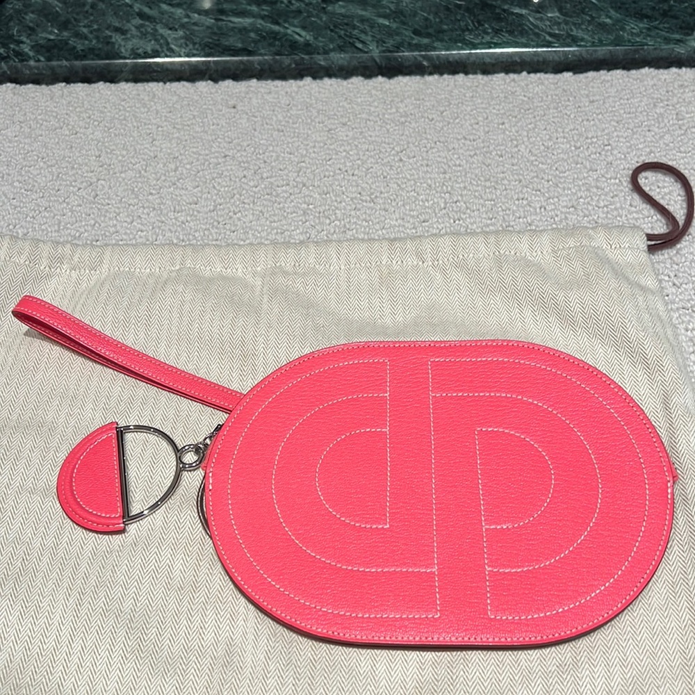 Hermes in the loop to go pouch